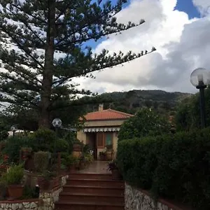 Stanza In Con Giardino Vista Mare Cefalù
